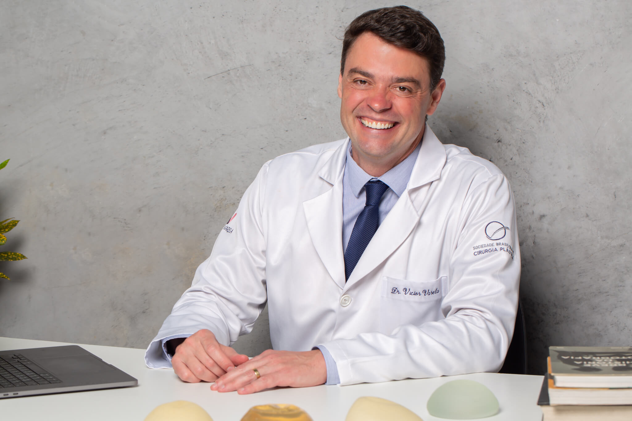 Dr. Victor Varela - Cirurgião Plástico